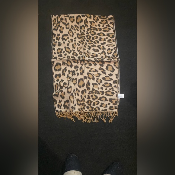 HM LEOPARD PRINT BLANKET SCARF - Picture 1 of 2